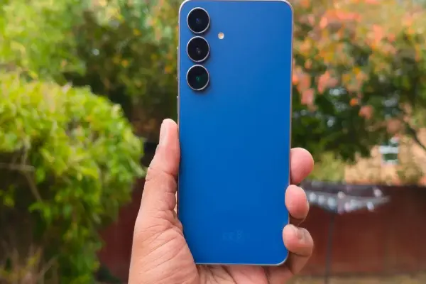 Tôi đã sử dụng Galaxy S25 FE. Đây là lý do tại sao nó có thể là chiếc điện thoại tiếp theo của bạn